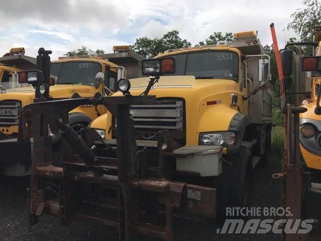 Mack 700 제설 블레이드 및 제설기