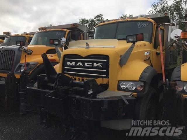 Mack 700 제설 블레이드 및 제설기