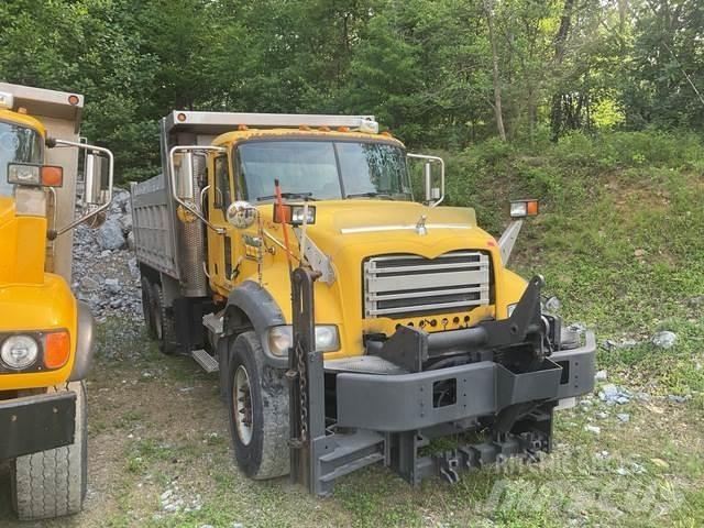 Mack 700 제설 블레이드 및 제설기