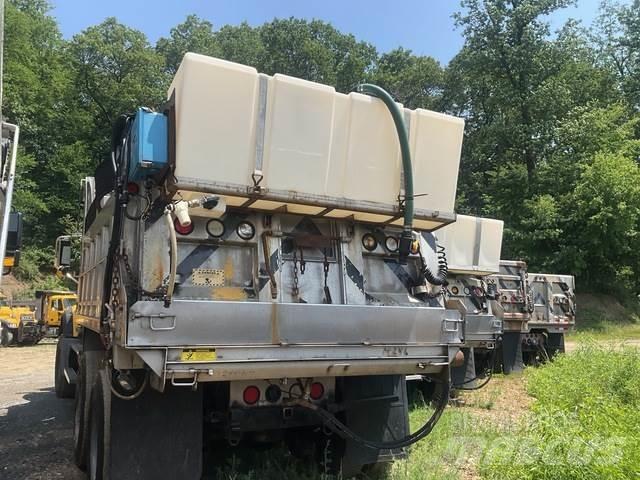 Mack 700 제설 블레이드 및 제설기