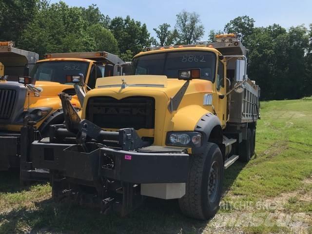 Mack 700 제설 블레이드 및 제설기