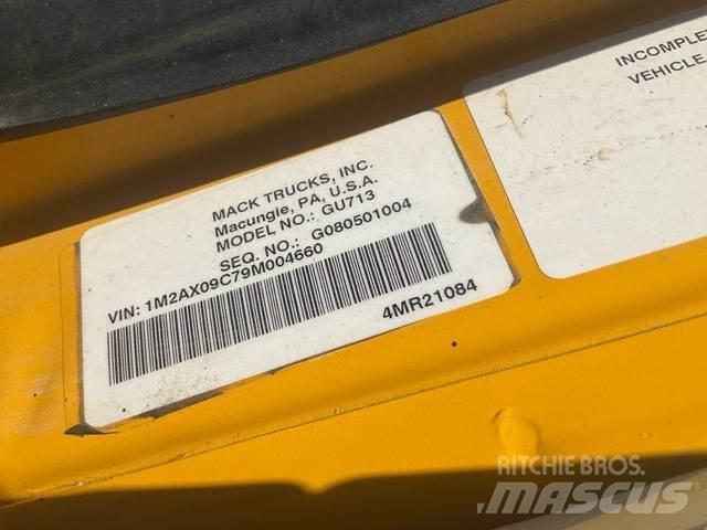 Mack 700 제설 블레이드 및 제설기
