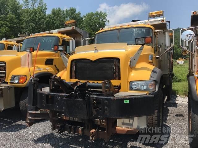 Mack 700 제설 블레이드 및 제설기
