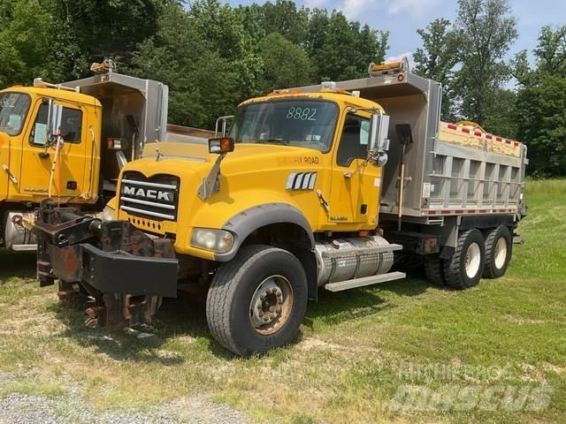 Mack 700 제설 블레이드 및 제설기