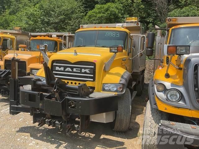 Mack 700 제설 블레이드 및 제설기