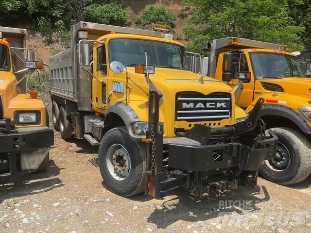 Mack 700 제설 블레이드 및 제설기