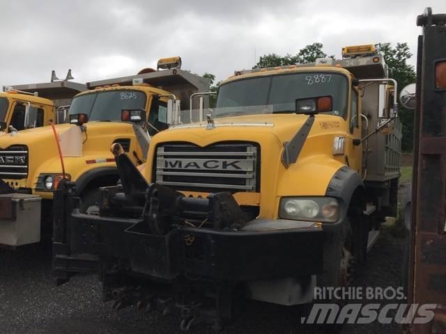 Mack 700 제설 블레이드 및 제설기