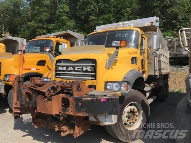 Mack 700 제설 블레이드 및 제설기