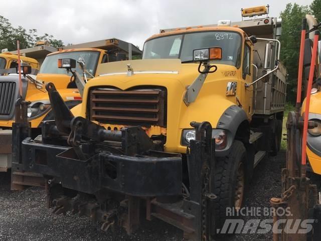Mack 700 제설 블레이드 및 제설기