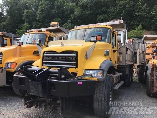 Mack 700 제설 블레이드 및 제설기