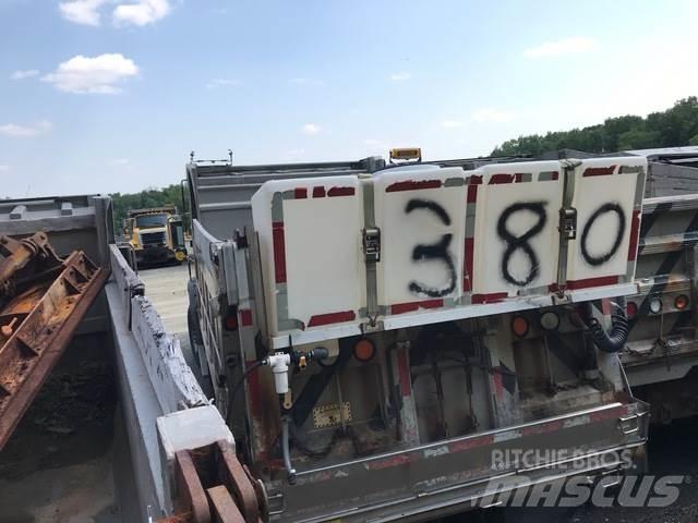 Mack 700 제설 블레이드 및 제설기