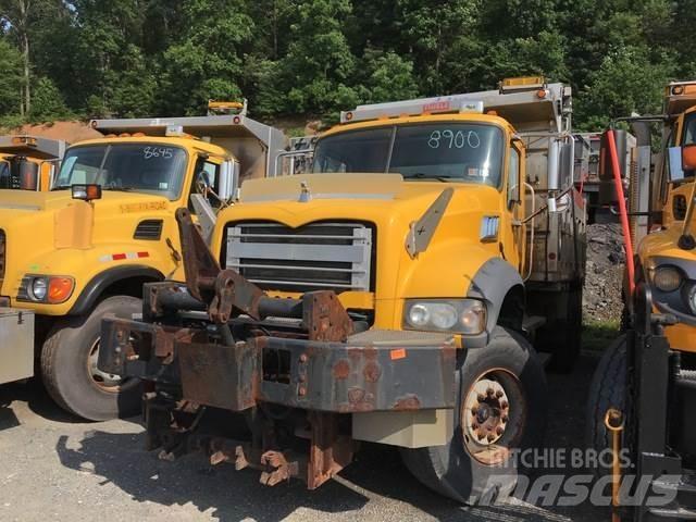 Mack 700 제설 블레이드 및 제설기