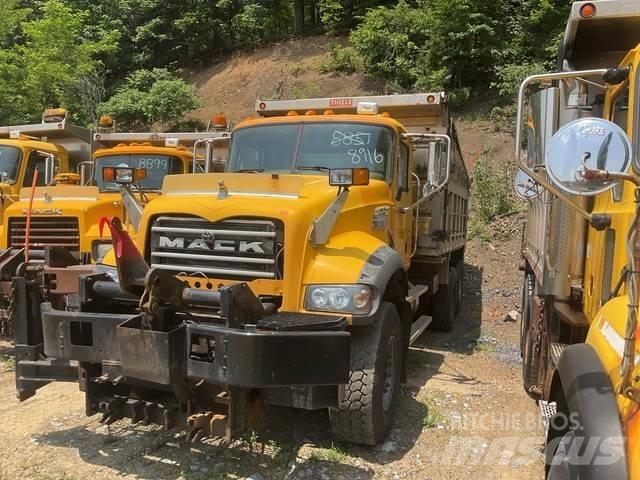 Mack 700 제설 블레이드 및 제설기