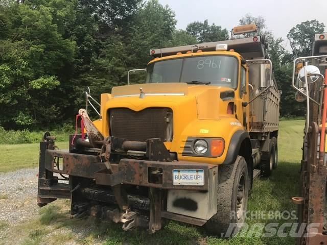 Mack 700 제설 블레이드 및 제설기