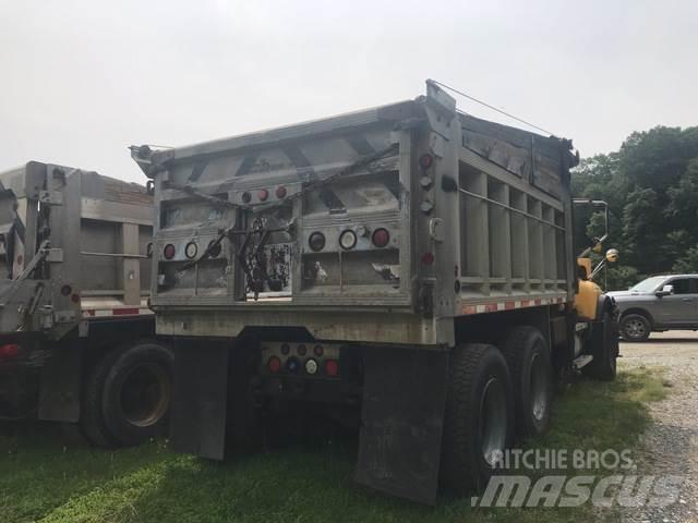 Mack 700 제설 블레이드 및 제설기