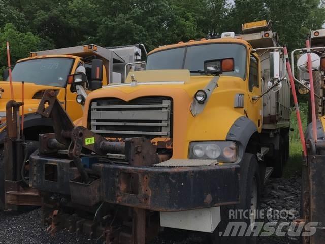 Mack 700 제설 블레이드 및 제설기