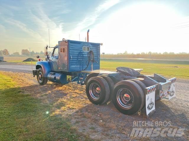 Mack B-61 트랙터 유닛