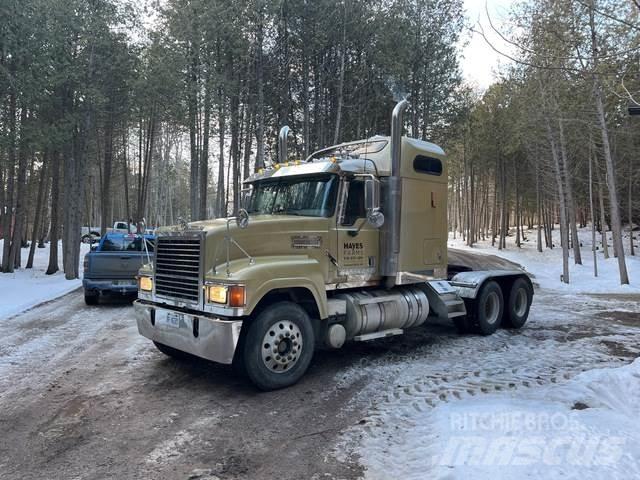 Mack CHN613 트랙터 유닛