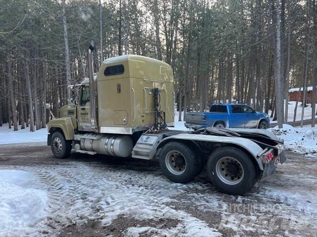 Mack CHN613 트랙터 유닛