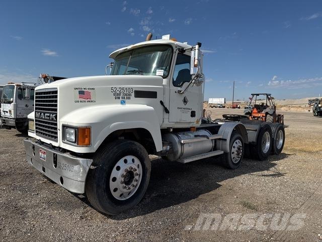 Mack CHN613 트랙터 유닛