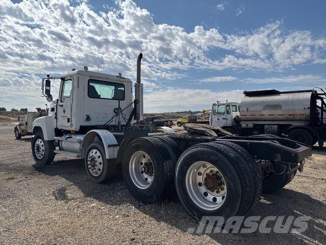 Mack CHN613 트랙터 유닛