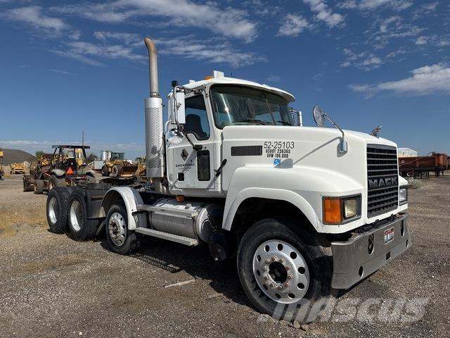 Mack CHN613 트랙터 유닛