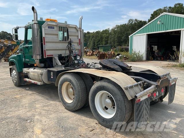 Mack CHN613 트랙터 유닛