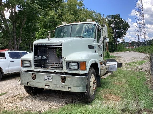 Mack CHN613 캐빈 및 인테리어