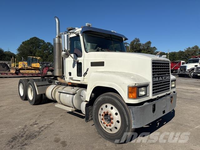 Mack CHN613 트랙터 유닛