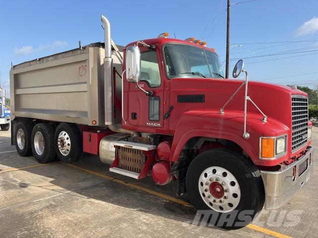 Mack CHU613 덤프 트럭
