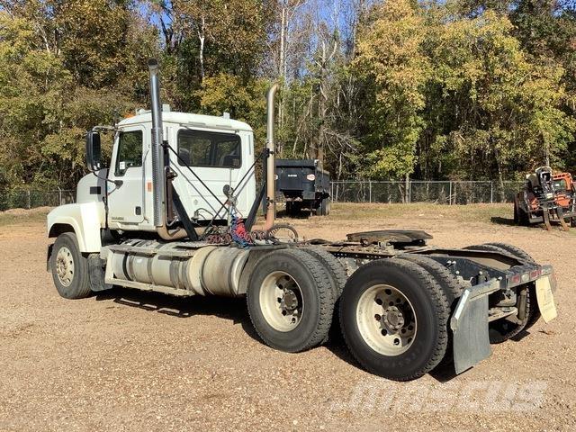 Mack CHU613 트랙터 유닛