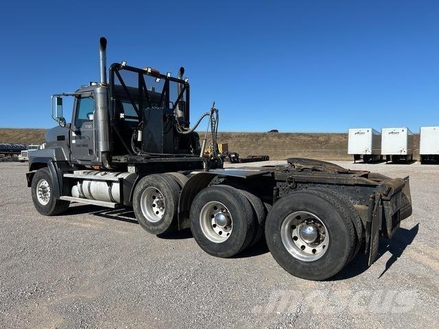 Mack CL713 트랙터 유닛