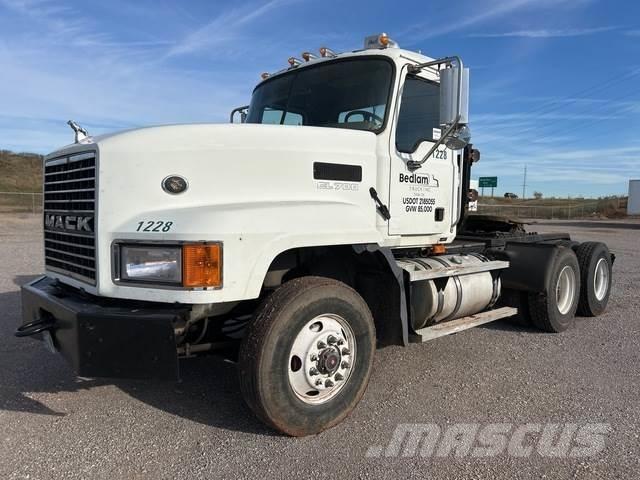 Mack CL733 트랙터 유닛