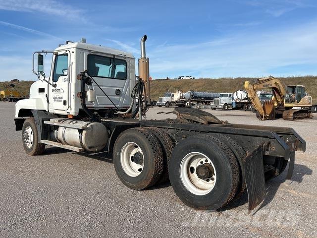 Mack CL733 트랙터 유닛