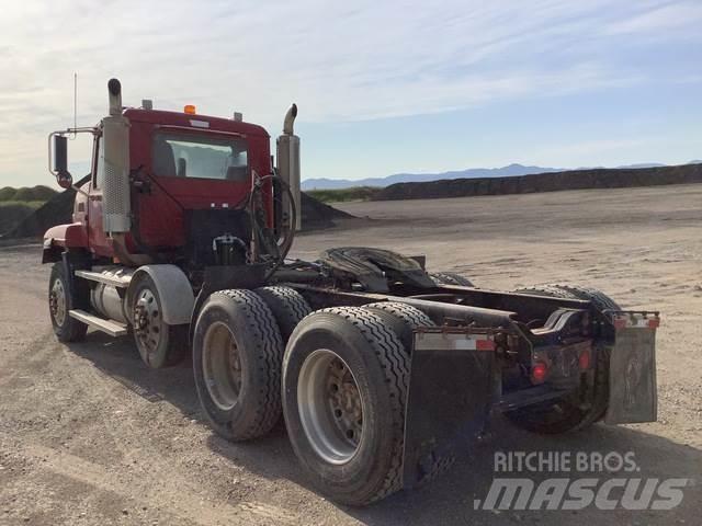 Mack CL733 트랙터 유닛
