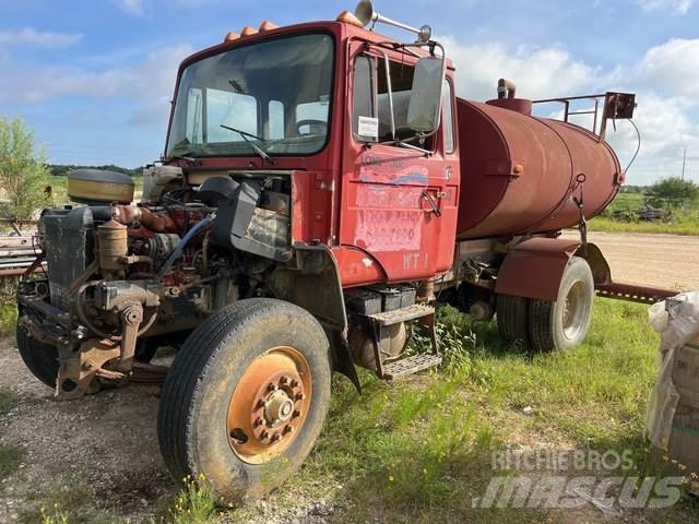 Mack CM422 급수차
