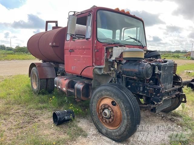 Mack CM422 급수차