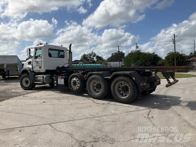 Mack CT713 스킵 로더 트럭