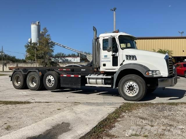 Mack CT713 스킵 로더 트럭
