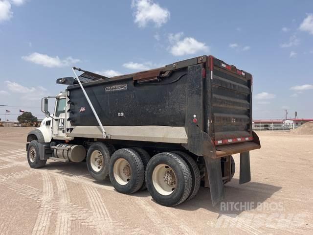 Mack CTP713 덤프 트럭