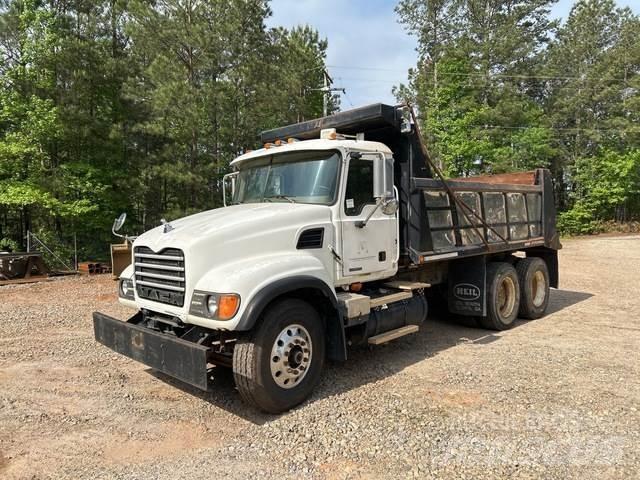 Mack CV700 덤프 트럭
