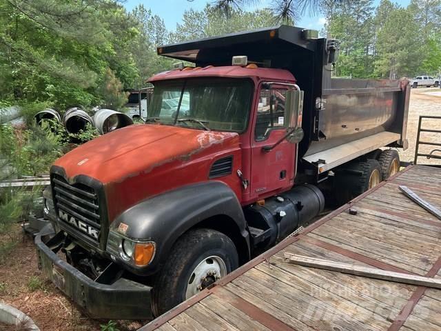 Mack CV700 덤프 트럭