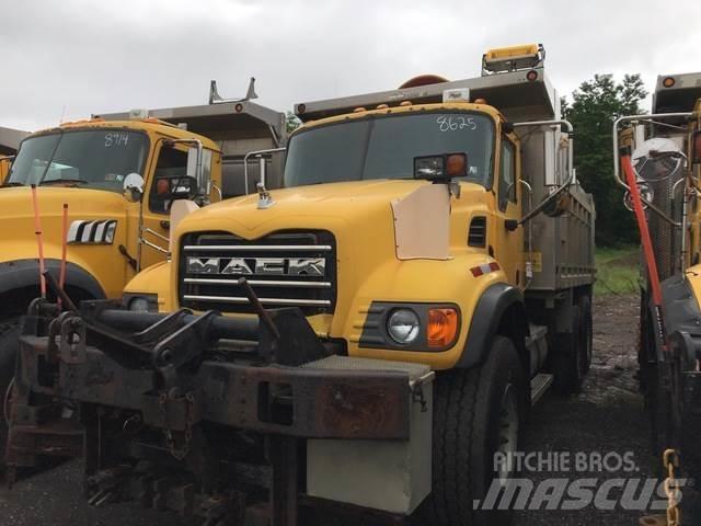 Mack CV700 제설 블레이드 및 제설기