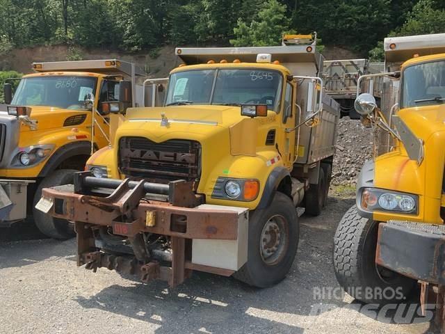 Mack CV700 제설 블레이드 및 제설기