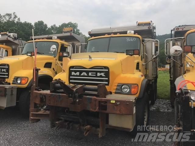 Mack CV700 제설 블레이드 및 제설기