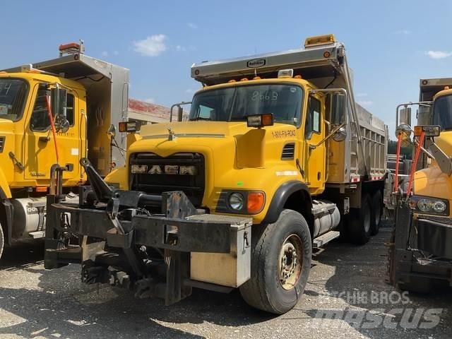 Mack CV700 제설 블레이드 및 제설기