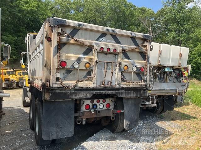 Mack CV700 제설 블레이드 및 제설기
