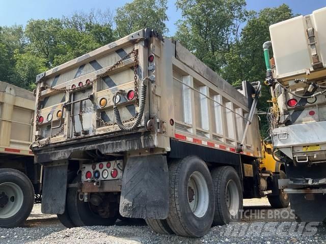 Mack CV700 제설 블레이드 및 제설기