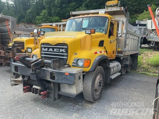 Mack CV700 제설 블레이드 및 제설기