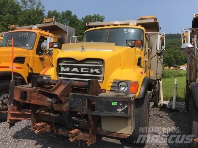 Mack CV700 제설 블레이드 및 제설기